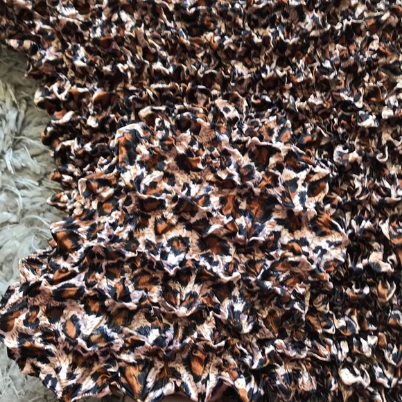 Leopard Crinkle Tee - Picture 2 of 2